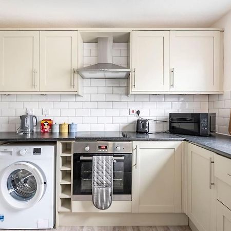 Mile End Two Bedroom Flat Near Colchester Hospital With Free Parking And Internet מראה חיצוני תמונה