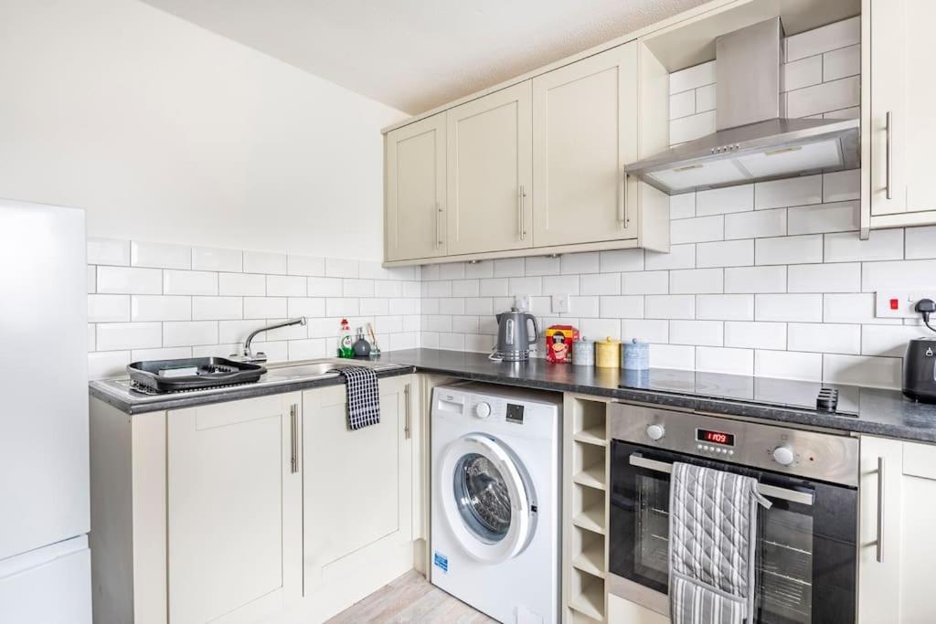 Mile End Two Bedroom Flat Near Colchester Hospital With Free Parking And Internet מראה חיצוני תמונה