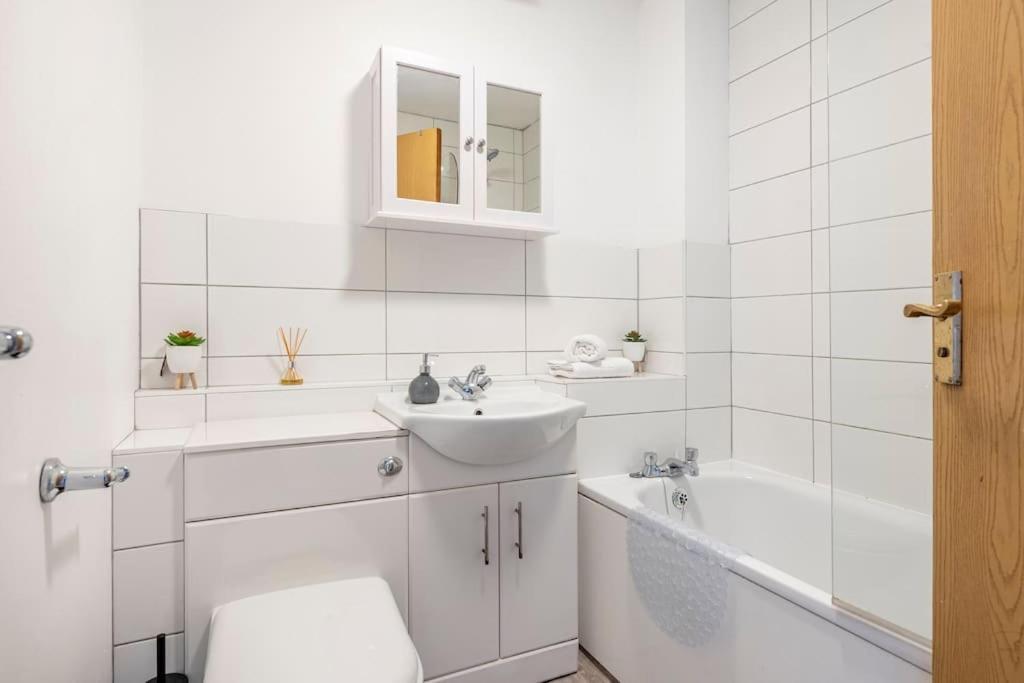 Mile End Two Bedroom Flat Near Colchester Hospital With Free Parking And Internet מראה חיצוני תמונה